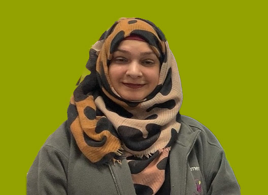 Yasmena, qualified Deaf teacher at BSL Deaf Aims